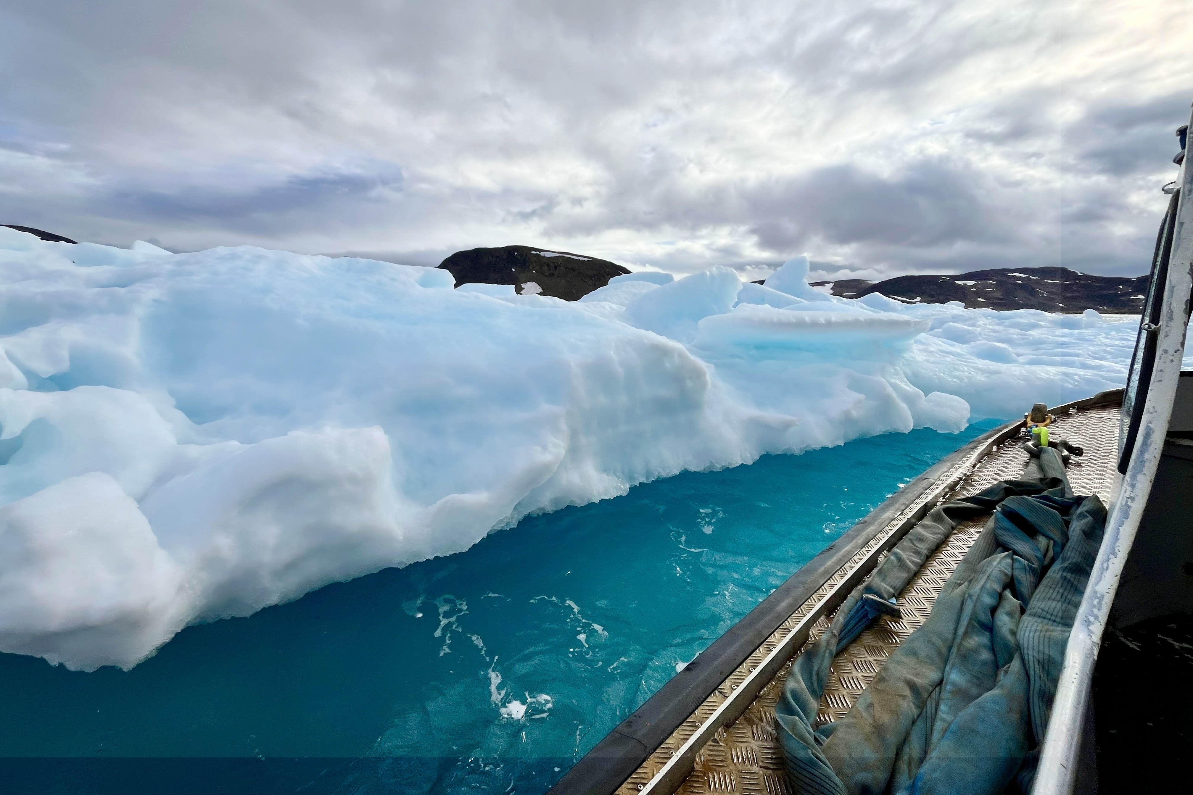 02. Arbejdsbåd i isen, Scoresbysund.jpeg